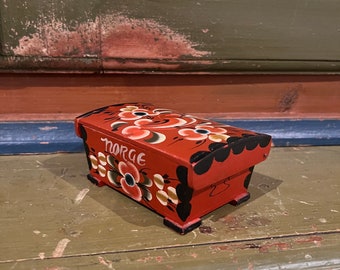 Vintage "Norge" Rosemaling Chest/box, folkart folk art from Norway rustic cabin cottage farmhouse style
