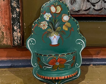 Dated 1992 Norwegian Rosemaling wall potte/ wall decor/ flower potte, Folk Art rose painting, Professionally painted, farmhouse green