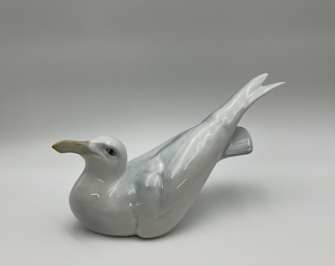 1 of 2 SOLD!Vintage Porsgrund Johan Sirnes (1883-1966) design "Seagull" Figurine Norwegian Porsgrund Porcelain, collectible, model from 1912