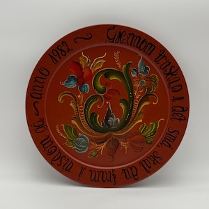 Dated 1982 A. Eikeland signed Telemark rosemaling plate, hand painted wooden wall hanging. Norwegian Folk Art, Scandinavian farmhouse decor