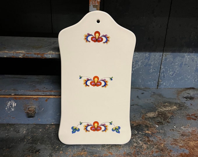 Rare 1973 FARMERS ROSE wall hanging plate / Cutting Slicing Board/Wall Decor, Norwegian design farmhouse style table serving, collectible