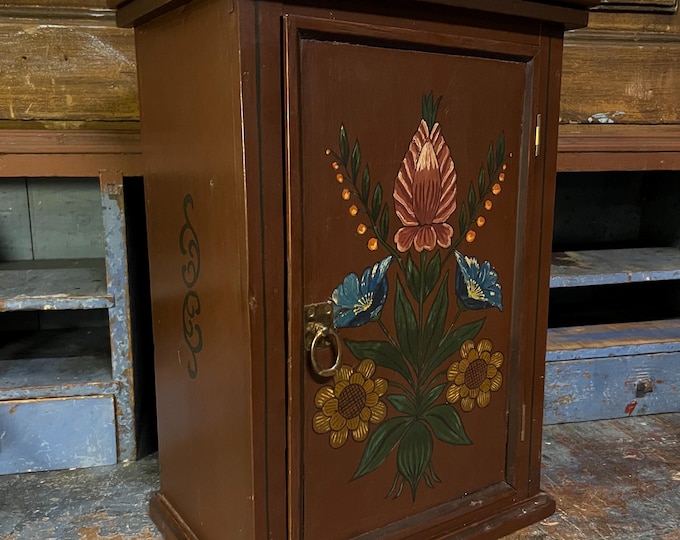 Antique Rosemaling hanging cabinet in pinewood, Scandinavian Antique, Norwegian RUSTIC furniture, country style cabin/farmhouse folk art
