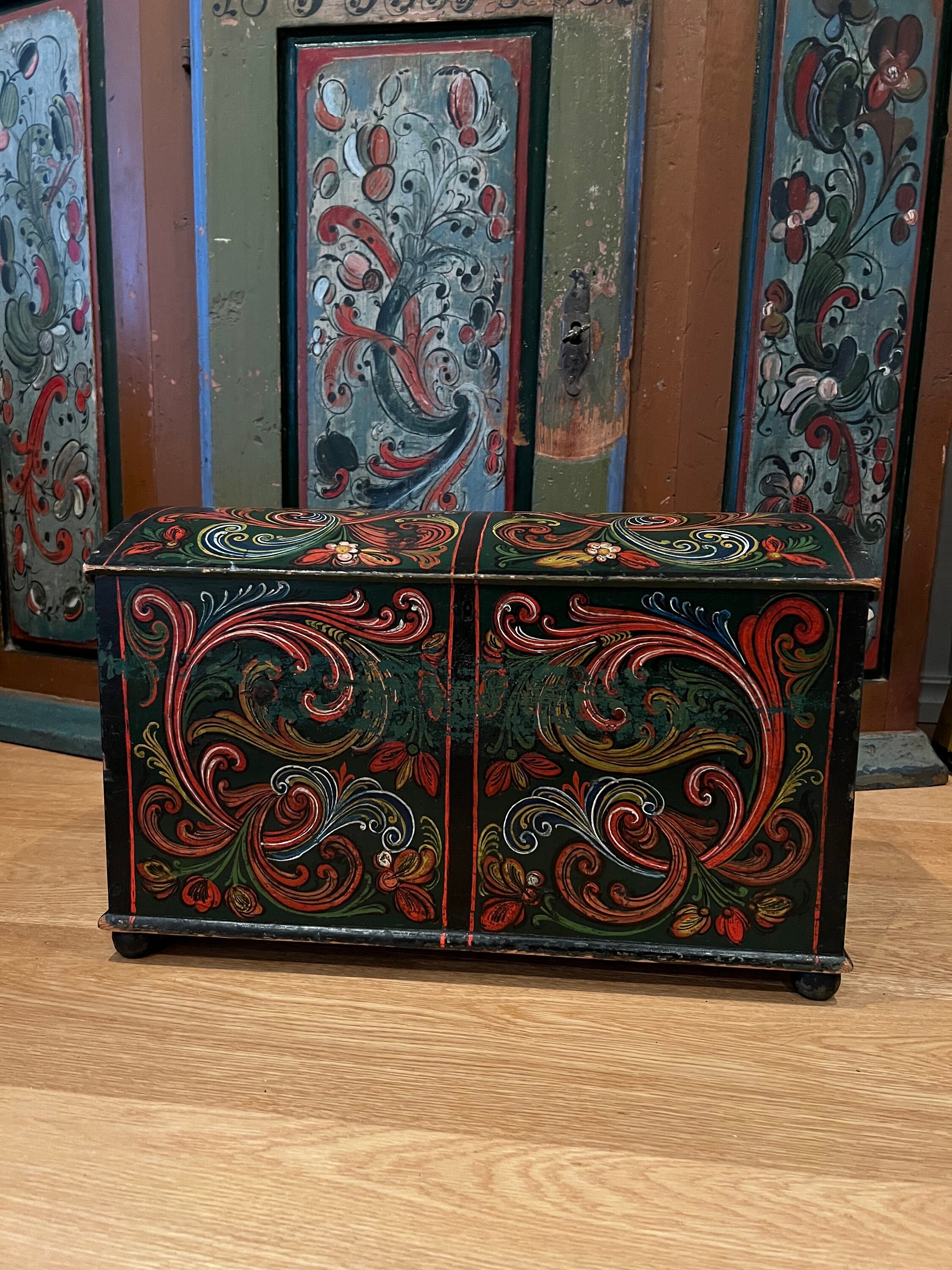 1850s Museum Quality Rosemaling Chest, Treasure Chest Box 1850s Museum Quality Rosemaling Chest, Treasure Chest Box