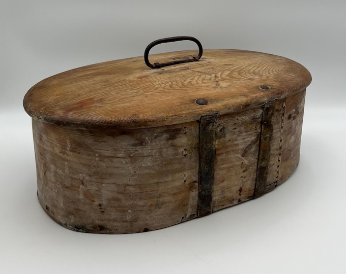 1700s Norwegian RUSTIC chest box / tine /Treasure box/ trunk, Traditional handcrafted Scandinavian antique, farmhouse style, Patina