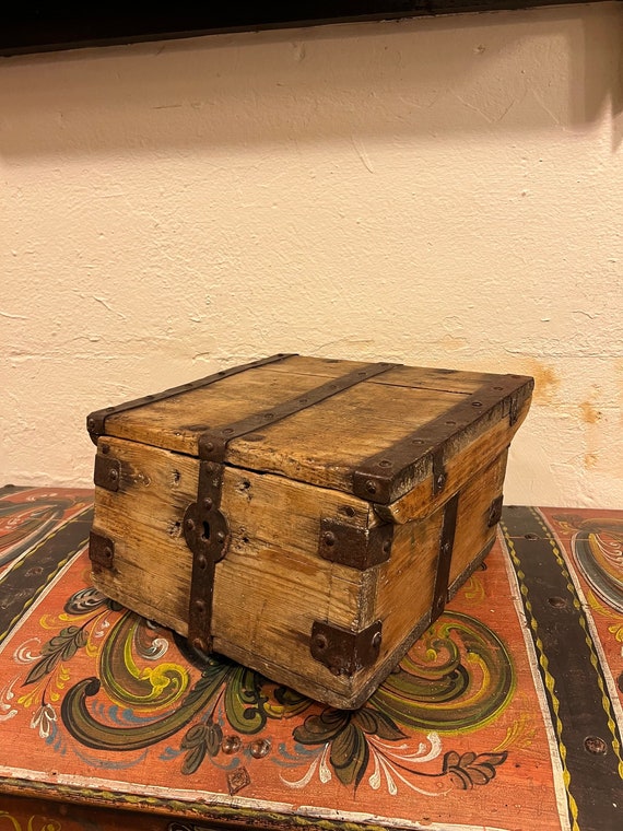 Wooden Chest Medieval Treasure Box Handmade Trunk Historical Rustic Vintage  Design Unique Craft And Special gift