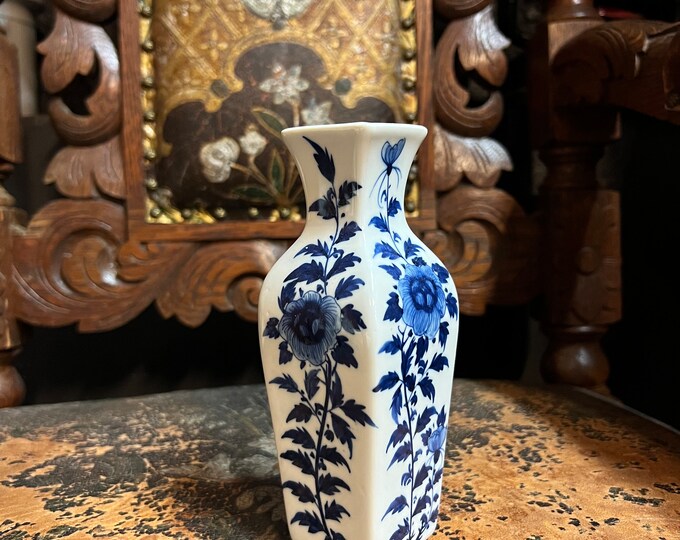 Antique Chinese square vase, blue and white flower and leaves pattern
