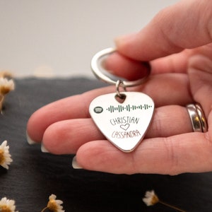 Schlüsselanhänger Metall, personalisiert, Valentiens Geschenk Musiker ,Paare, Plektrum, Weihnachtsgeschenk, Musik Code, Wunschtext, Gitarren Bild 2