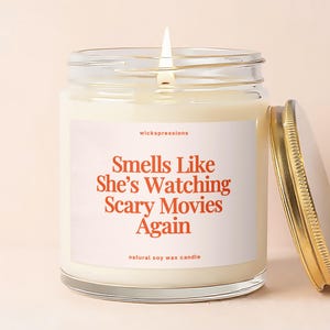 Smells Like She&#39;s Watching Scary Movies Again, Horror Movie Fan, Funny Fall Halloween Candles, Spooky Season Gift, Funny Halloween Gift