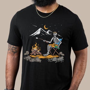 Funny Camping Skeleton Shirt: Marshmallow Roasting Skull Graphic Tee