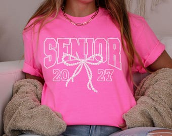 Senior Graduate Shirt Class of 2027 Pearl Bow Varsity Tee Comfort Colors (Faux Pearl) 069