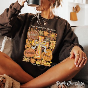 Fall Pumpkin Christian Sweatshirt: Retro-Modern Faith Gift Bible Verse Psalm 136.1 Give Thanks