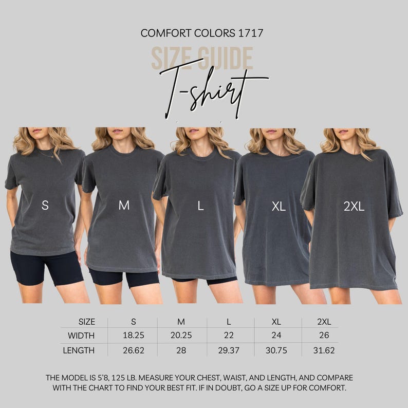 Puede incluir: Una gu&iacute;a de tallas para camisetas Comfort Colors 1717 que muestra cinco camisetas gris carb&oacute;n en tallas S, M, L, XL y 2XL. Una tabla enumera los anchos y largos en pulgadas para cada talla. El texto incluye la altura y el peso del modelo.
