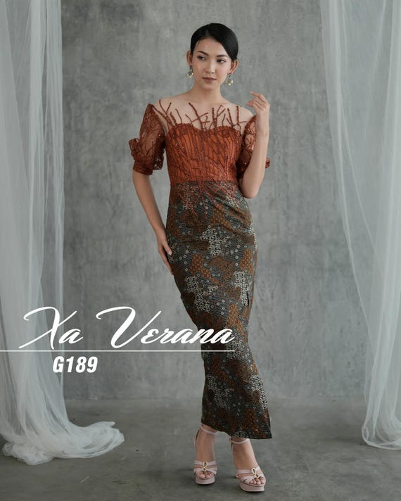 modern indonesian dress Megah Model Indonesia by Eno Makulase presents Wastra Glamour Fusing  traditional Indonesian textiles such as batik, tenun, and songket with  elegant and luxurious modern touches. This concept celebrates the richness  of local