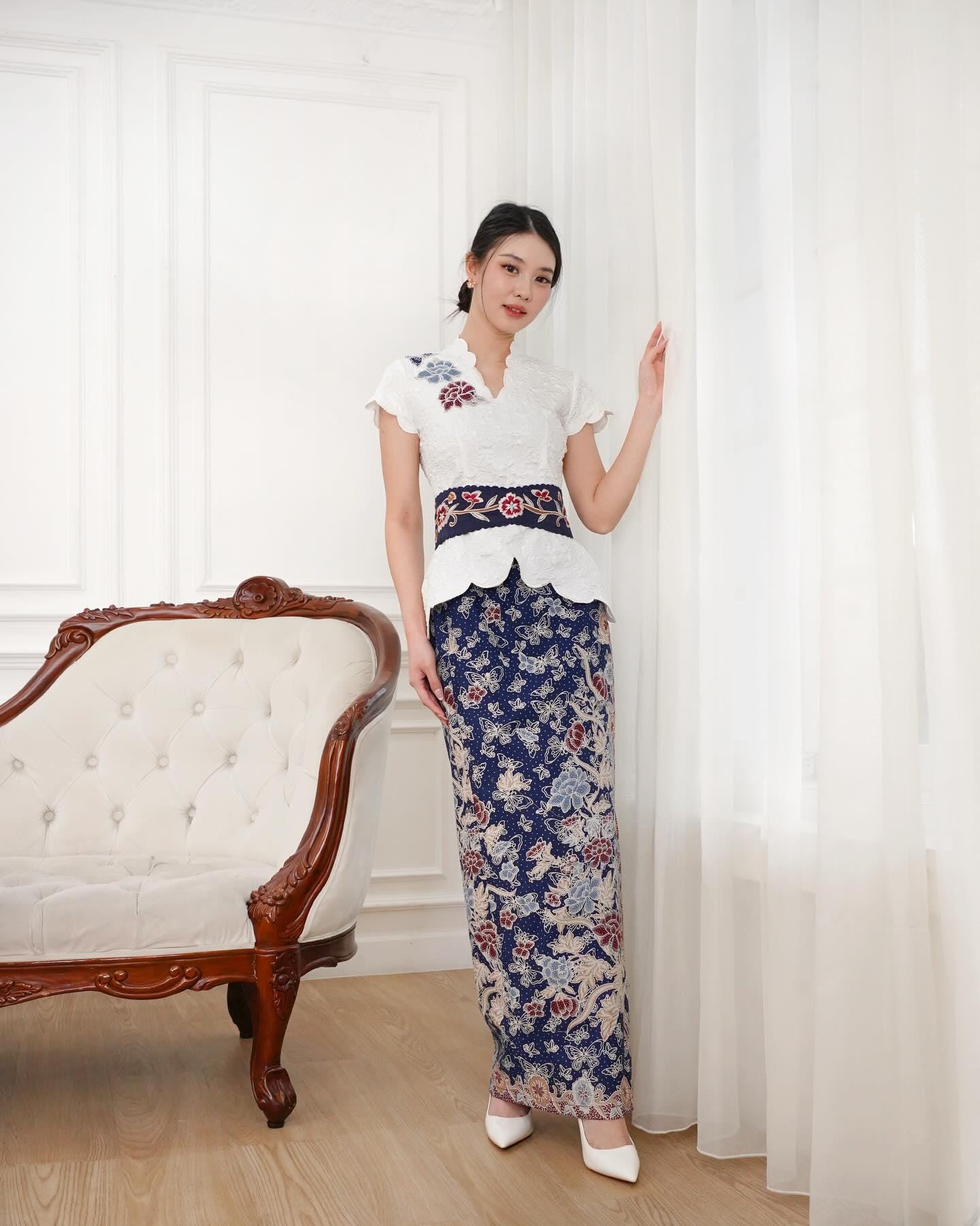 White Kebaya - Etsy