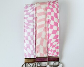 Pink & White Wavy Checkered Key Fob Wristlet, Groovy Retro Keychain, Y2K, Cute Keychain, Checkered, Handmade