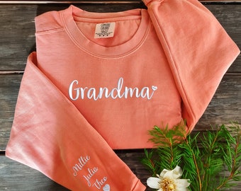 Embroidered Grandma Sweatshirt with Grandkids Names on Sleeve, Est Grandma Sweatshirt, Minimalist Sweatshirt, Comfort Colors®