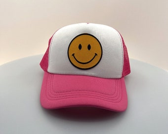 Smiley Neon Pink Trucker Hat mit Mesh Snapback, Brauner Hut verstellbar für jedes Geschenk
