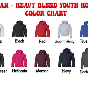 Puede incluir: Tabla de colores de sudaderas con capucha Gildan Heavy Blend para j&oacute;venes. La tabla muestra sudaderas con capucha en varios colores, incluyendo blanco, negro, rojo, gris deportivo, azul real, verde bosque, heliconia, granate, marino y gris oscuro.