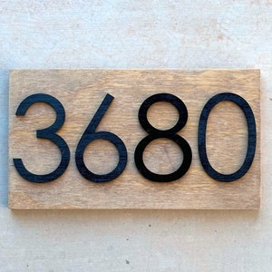 Placa de madeira moderna com número de casa, placa de endereço personalizada.