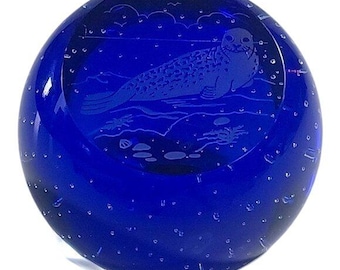 Vintage Caithness Seal Cobalt Blue Clear Controlled Bubble Art Glass Paperweight