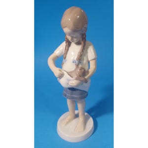 Bing & Grondahl Royal Copenhagen Little Mother Danish Girl With Kitten Figurine #1779 Porcelain Collectible
