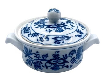 Blue Danube Blue Onion Coquette Covered Casserole Dish 6.5 x 4.75 X 2.25 Porcelain Floral Pattern