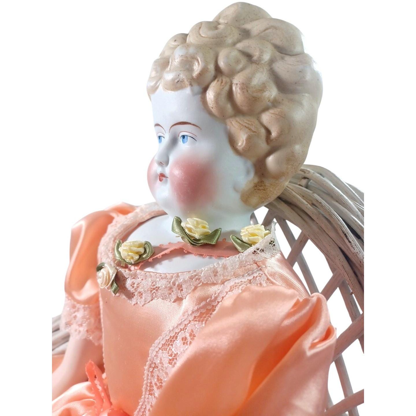 Antique Hertwig 19 display picture 1