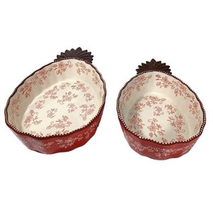 RARE Temptations Tara Bakeware Red Floral Lace 2Pc Pineapple Set Nest Bake Serve