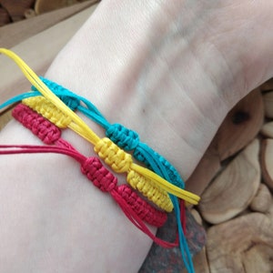 Bracelet de l'amitié fin et plat en macramé Cadeau pour un meilleur ami Personnalisation par couleur et taille Style bohème hippie image 9