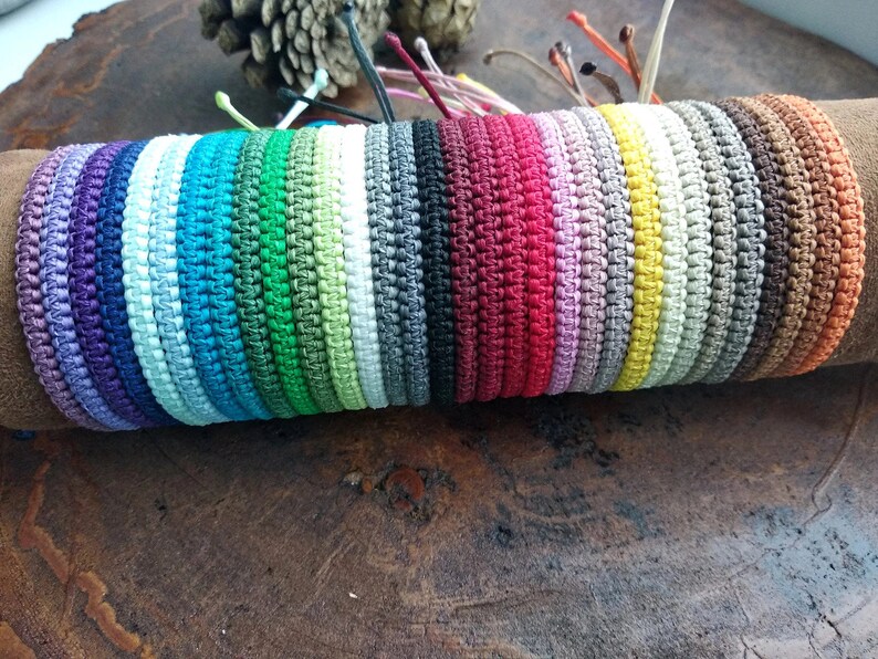 Pulsera de la Amistad Macrame delgada plana impermeable Regalo para un mejor amigo Personalización por color y tamaño Estilo Boho Hippie imagen 8