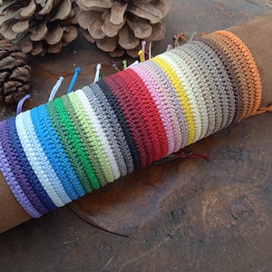 Pulsera de la Amistad de Macramé fina plana impermeable - Regalo para una mejor amiga - Personalización por color y talla - Estilo Boho Hippie