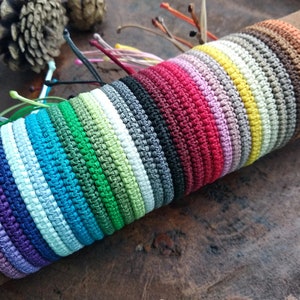 Macrame Vriendschapsarmband dun plat waterdicht Cadeau voor een beste vriend Personalisatie op kleur en maat Boho Hippie stijl afbeelding 1