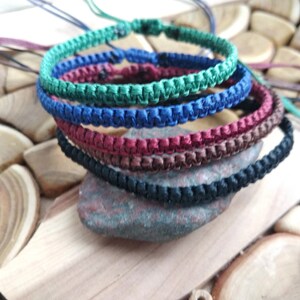 Pulsera de la Amistad Macrame delgada plana impermeable Regalo para un mejor amigo Personalización por color y tamaño Estilo Boho Hippie imagen 7