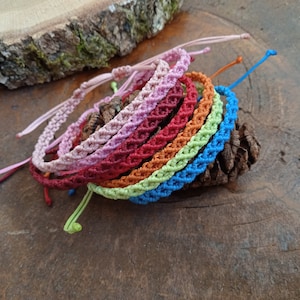 Pulsera de la Amistad en Macramé rombo fina plana impermeable - Regalo para una mejor amiga - Personalización por color y talla - Estilo Boho Hippie