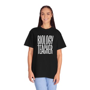 Biology Teacher Shirt Funny Science Educator Gift T Shirt for Biology Teachers Back to School Tee Science Class Apparel Teacher Humor Shirt