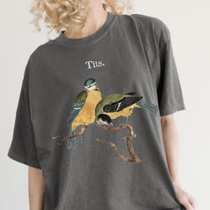 Camiseta de regalo con diseño de tetas, divertida y sarcástica, camiseta vintage con colores botánicos y cómodos, estética cottagecore, ideal para amantes del yoga y la naturaleza.