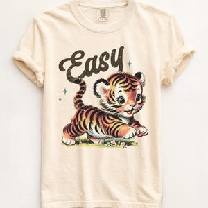 Camiseta Easy Tiger – Camiseta Vintage Comfort Colors, Camiseta con Gráfico Retro Sarcástico Ivory