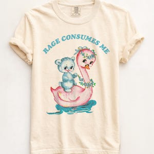 La rabia me consume. Camiseta retro cómoda con estampado vintage — Camiseta sarcástica, camiseta con meme divertido.