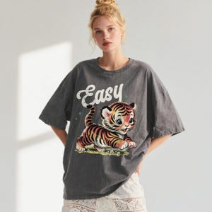 Camiseta Easy Tiger – Camiseta Vintage Comfort Colors, Camiseta con Gráfico Retro Sarcástico Pepper