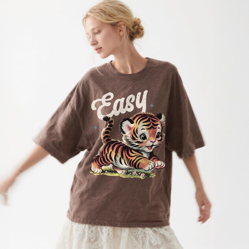 Camiseta Easy Tiger – Camiseta Vintage Comfort Colors, Camiseta con Gráfico Retro Sarcástico Espresso