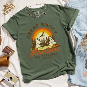 Great Smoky Mountains National Park Shirt, Retro Comfort Colors TShirt, Boho Tennessee Vintage Graphic Tee, Travel Adventure Hiking T Shirt