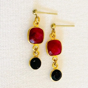 Boucle d’oreille rubis rouge, onyx noir, pendantes longues, taille coussin, bicolores, à facettes, carré, légères, délicat, soirée, légère
