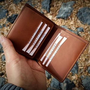 Portafoglio in pelle personalizzato da uomo, regalo di Natale per papà, portafoglio personalizzato inciso, regalo per l'anniversario del marito, regalo speciale papà