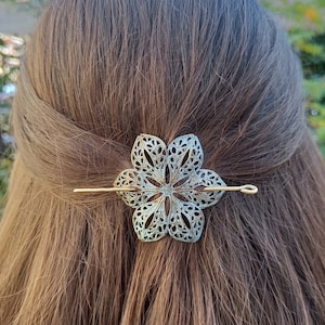 HANDMADE Vintage hair pin, vintage hair clip, vintage flower hair pin, upcycle hair pin, vintage style barrette, vintage style shawl pin