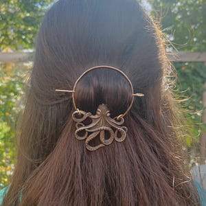 Vintage haarspeld octopus, vintage haarspeld, haarspeld vintage stijl, upcycle haarspeld, haarspeld vintage stijl, sjaalspeld retrostijl