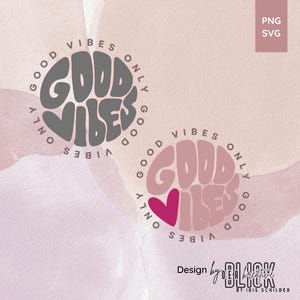 Puede incluir: Dos diseños circulares con el texto "GOOD VIBES ONLY". Uno es gris, el otro rosa con un corazón magenta. Los diseños están sobre un fondo de acuarela rosa y melocotón. La esquina inferior derecha tiene el texto "Design by BLACK kreative".