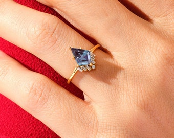 Kite Lab Alexandrite Engagement Ring with Baguette Moissanite Sidestones / 14k Gold Gemstone Engagement Ring  / 6-Prong Ring