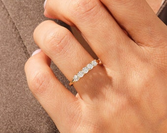 Round-Cut Five Stone Anniversary Band (0.50 ct)/ Five Stone Simulated Diamond Anniversary Ring/ Moissanite Anniversary Ring for Women