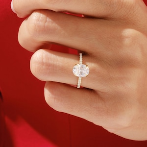 14k Solid Gold Pave Set Seitenstein Oval Moissanite Verlobungsring / Moissanite Ring für Frauen / 1, 1,5, 2 CT Versprechensring