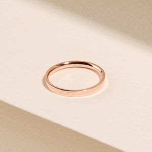 14k ソリッド ゴールド 2 mm フラット ウェディング バンド / 14k ローズ ゴールド ウェディング リング (男女兼用) / 14k、18k の薄いゴールド ウェディング バンド / クラシック